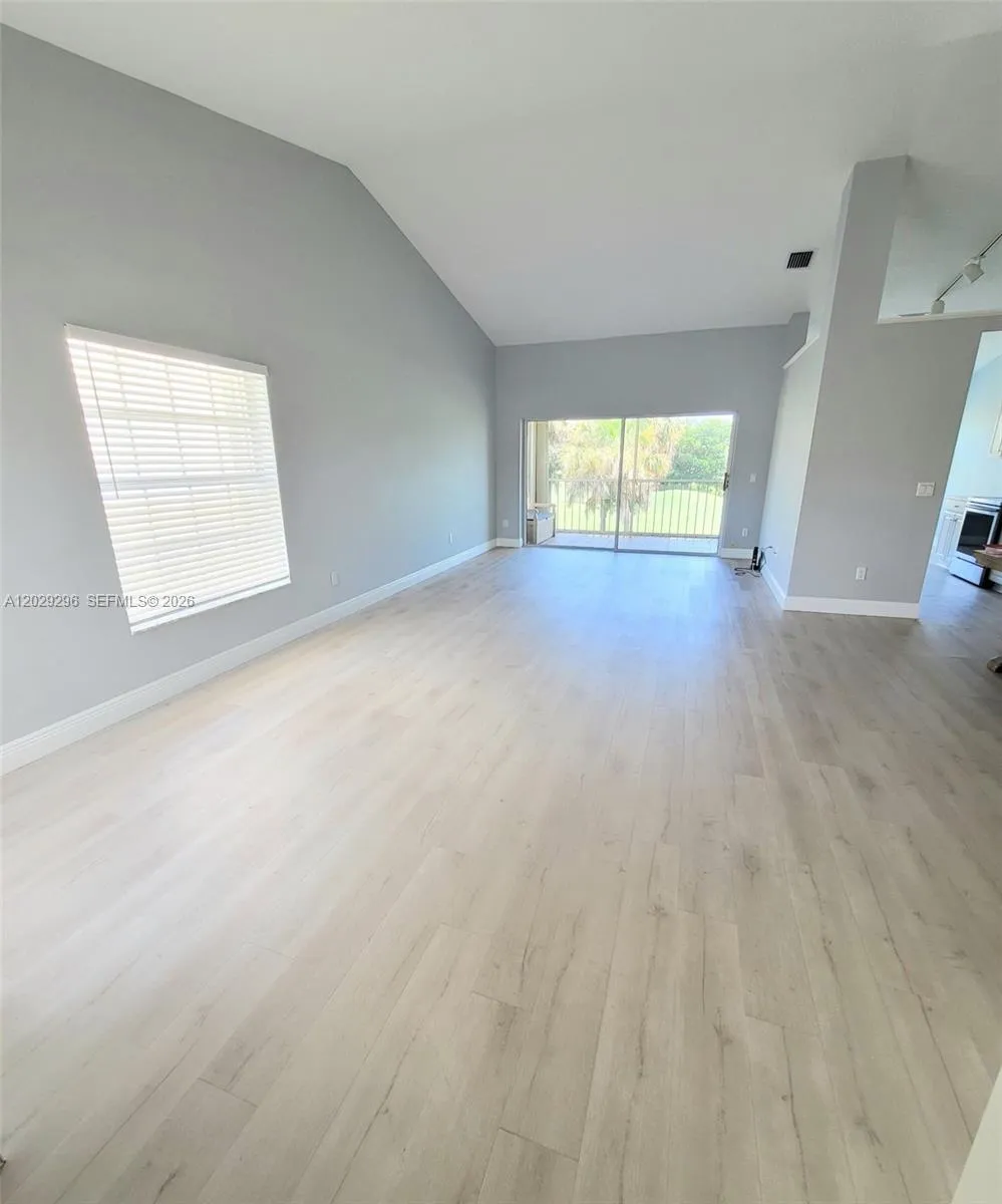 17317 Boca Club Blvd # 8, Boca Raton FL 33487