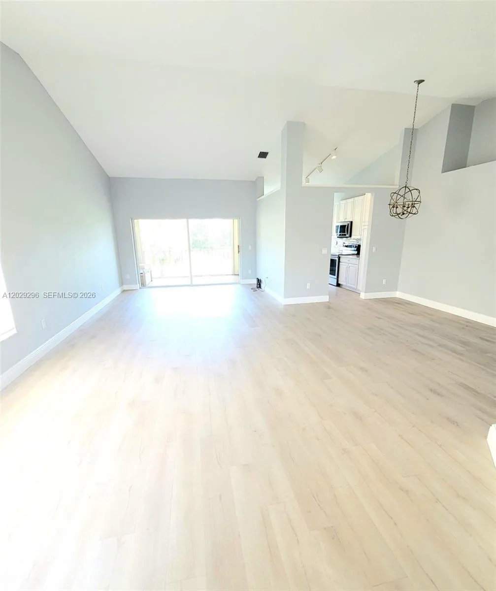 17317 Boca Club Blvd # 8, Boca Raton FL 33487