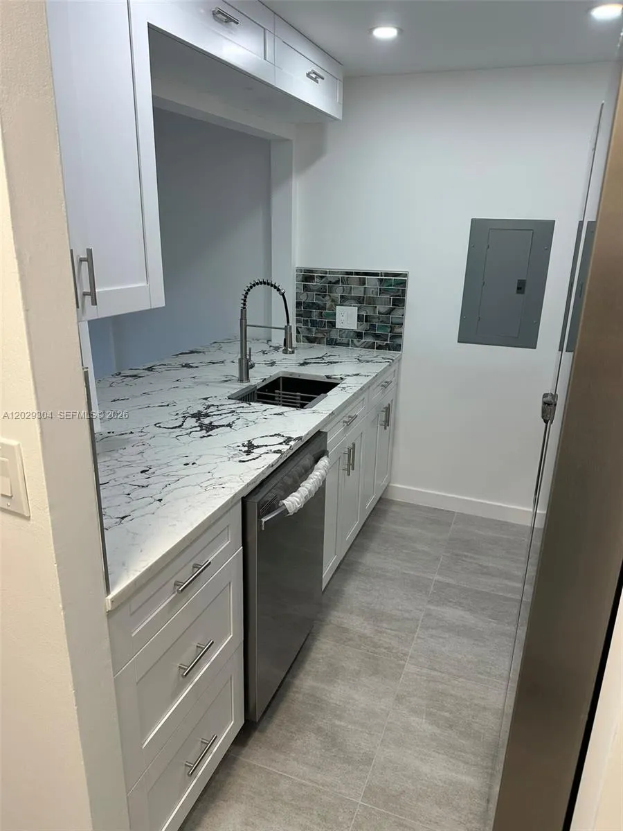 5280 NW 7th St # 306, Miami FL 33126