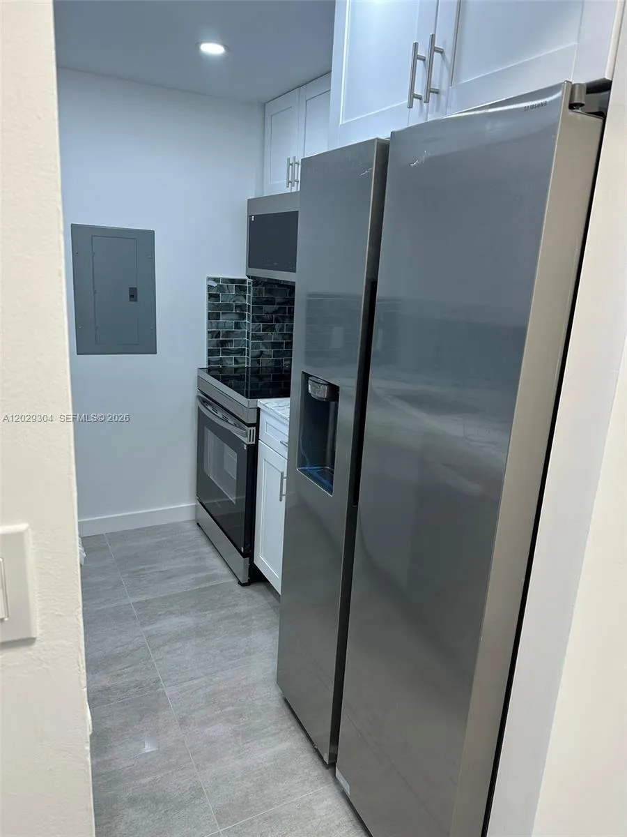 5280 NW 7th St # 306, Miami FL 33126