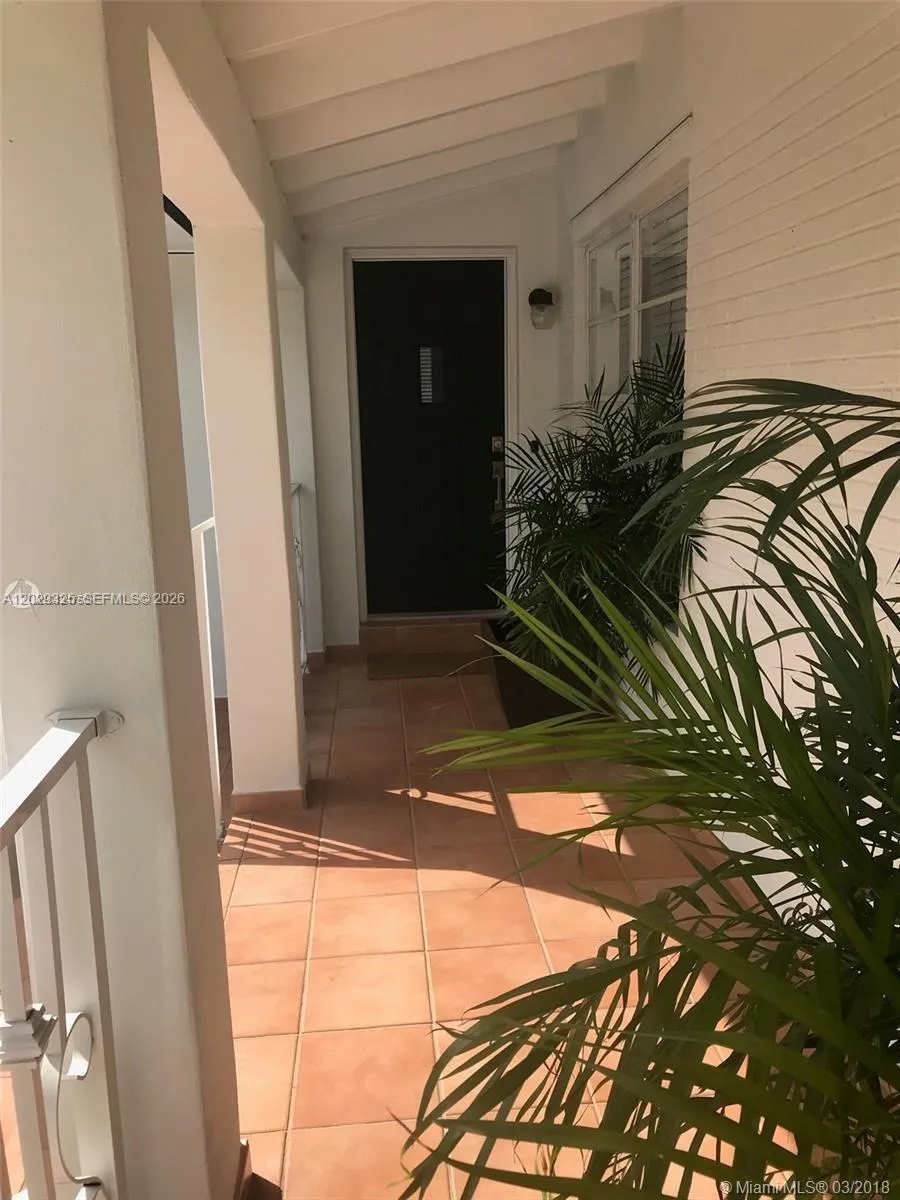 931 Placetas Ave, Coral Gables FL 33146