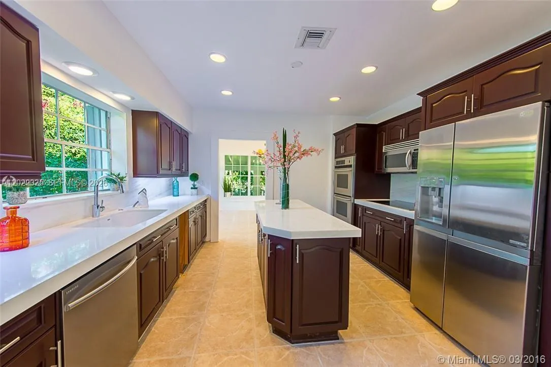 931 Placetas Ave, Coral Gables FL 33146