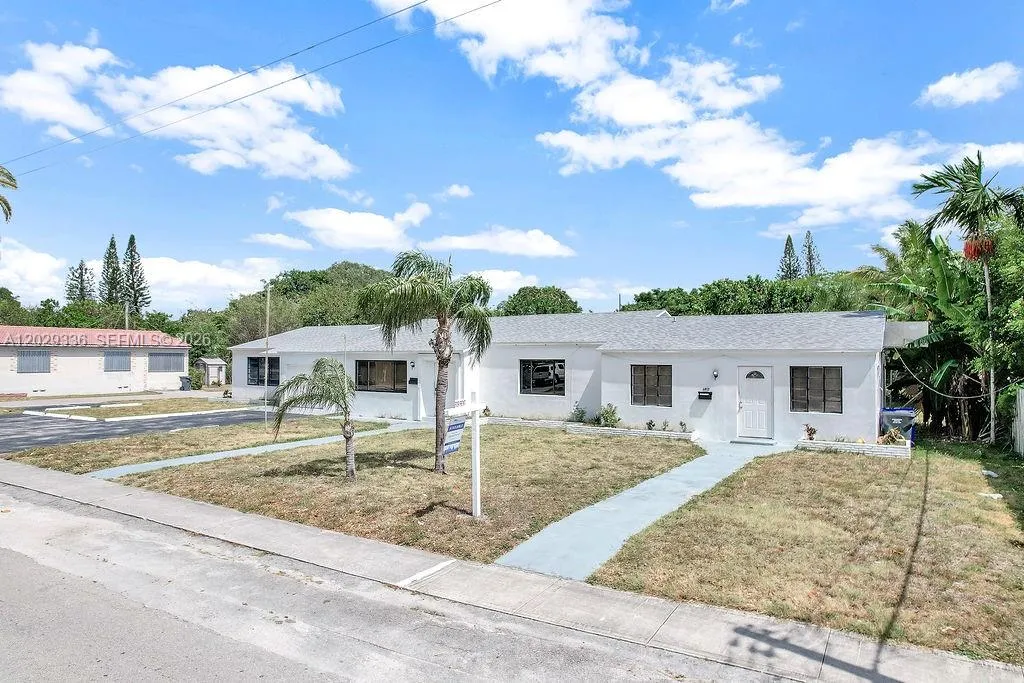 2415 Pierce St, Hollywood FL 33020