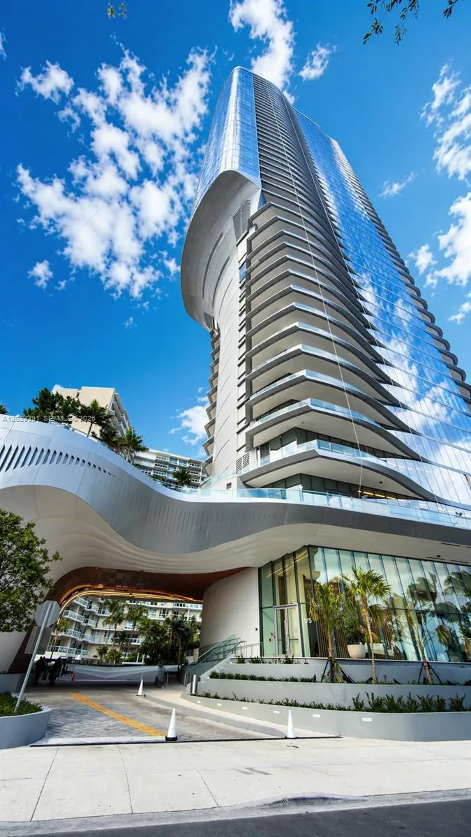174 SE 25 RD # 504, Miami FL 33131