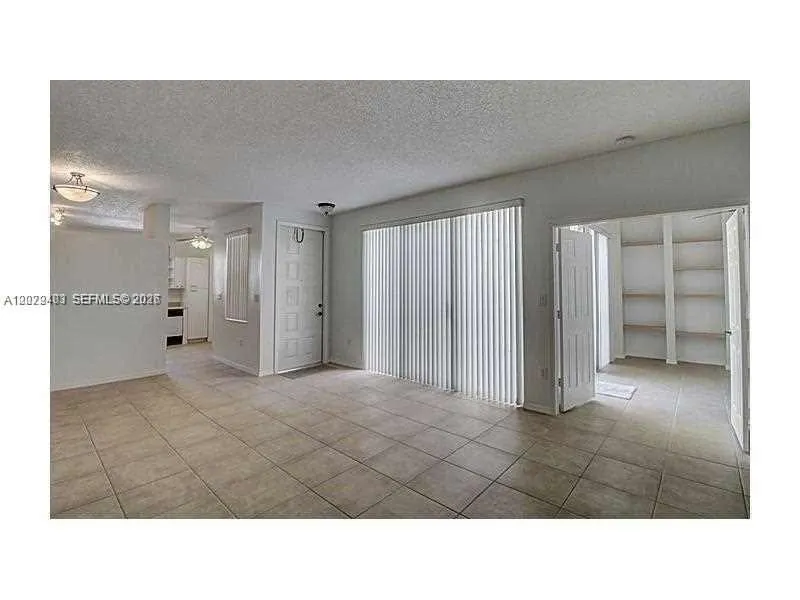 960 Corkwood St, Hollywood FL 33019