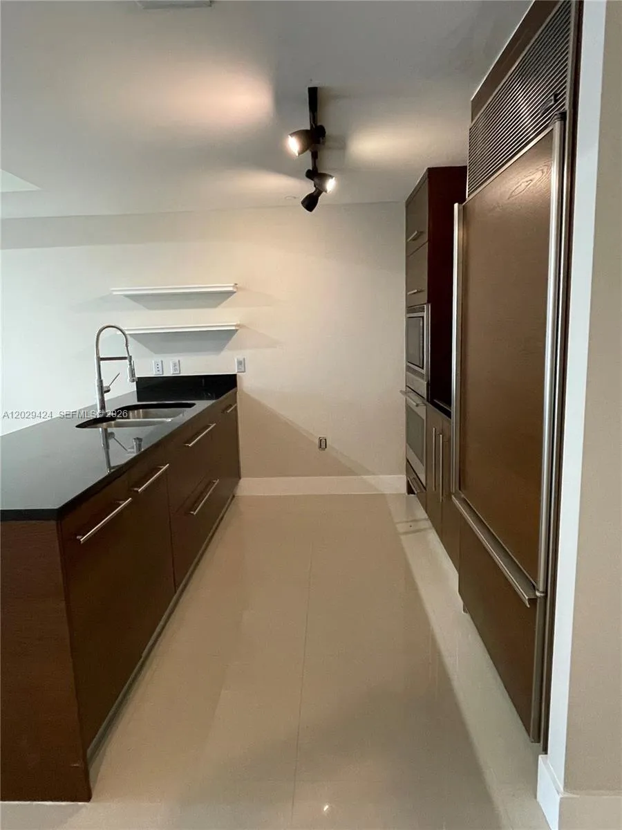 475 Brickell Ave # 414, Miami FL 33131