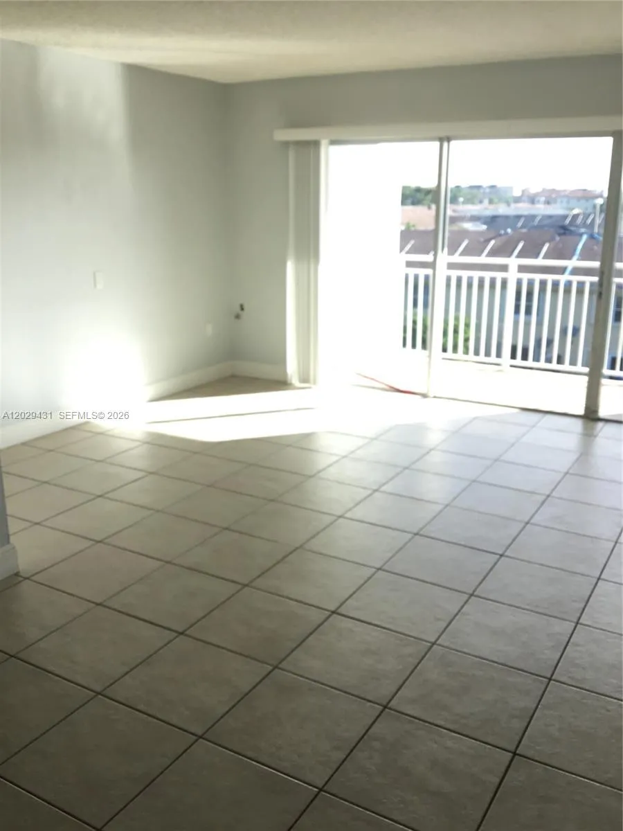 9375 Fontainebleau Blvd # L422, Miami FL 33172