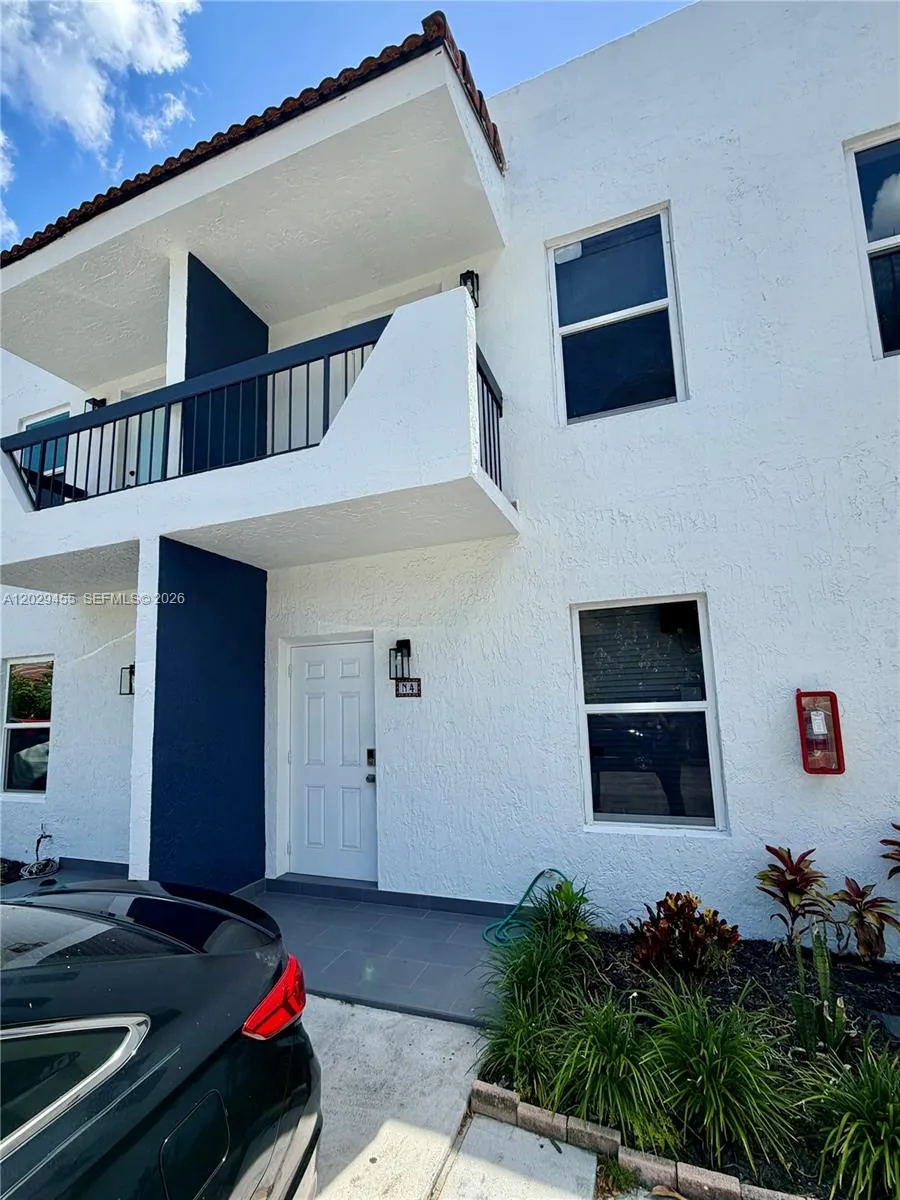 8340 NW 8th St # N4, Miami FL 33126