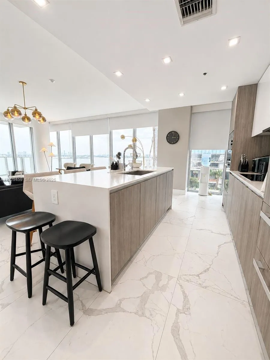 2900 NE 7th Ave # 707, Miami FL 33137