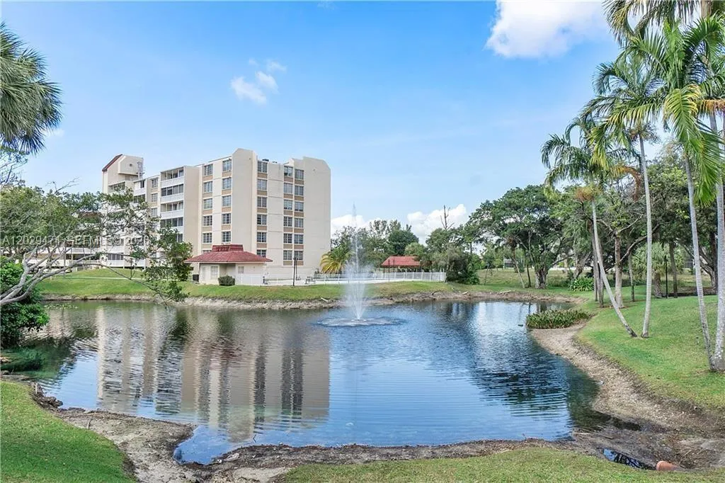 7081 Environ Blvd # 242, Lauderhill FL 33319