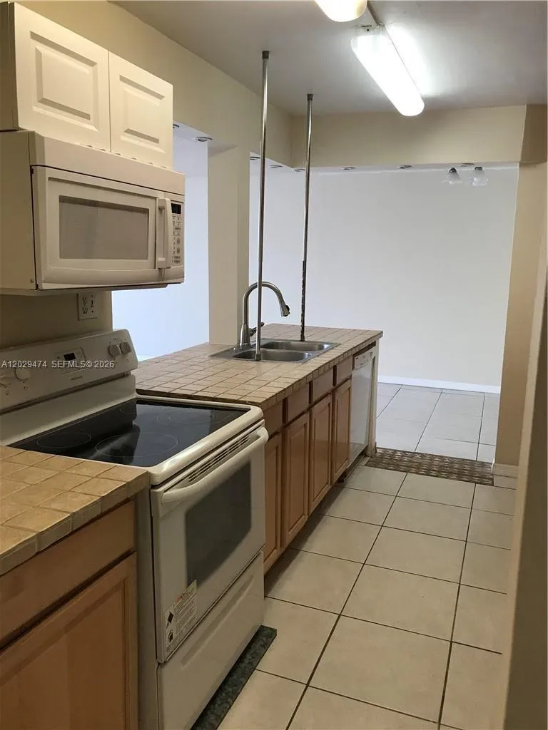 7081 Environ Blvd # 242, Lauderhill FL 33319