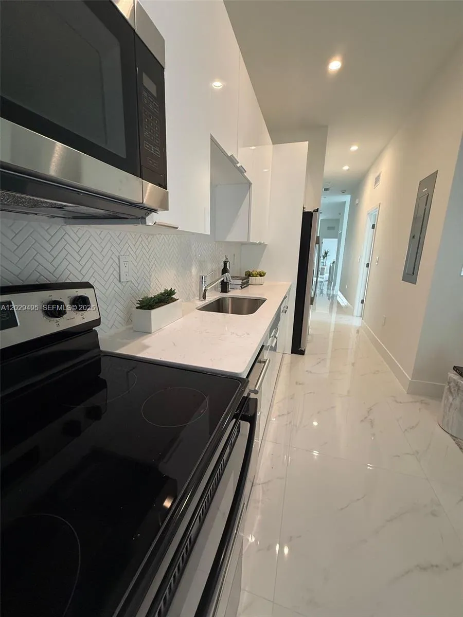 2936 NW 27th St # 2936, Miami FL 33142