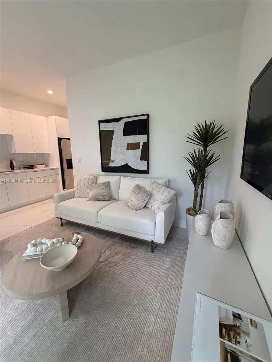 2938 NW 27th St # 2938, Miami FL 33142