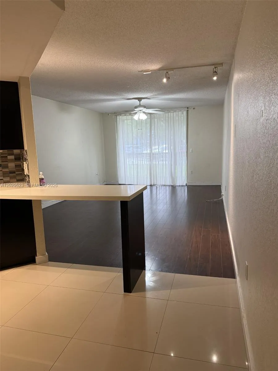 8225 Lake Dr # 107, Doral FL 33166