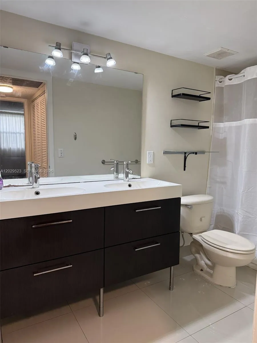 8225 Lake Dr # 107, Doral FL 33166