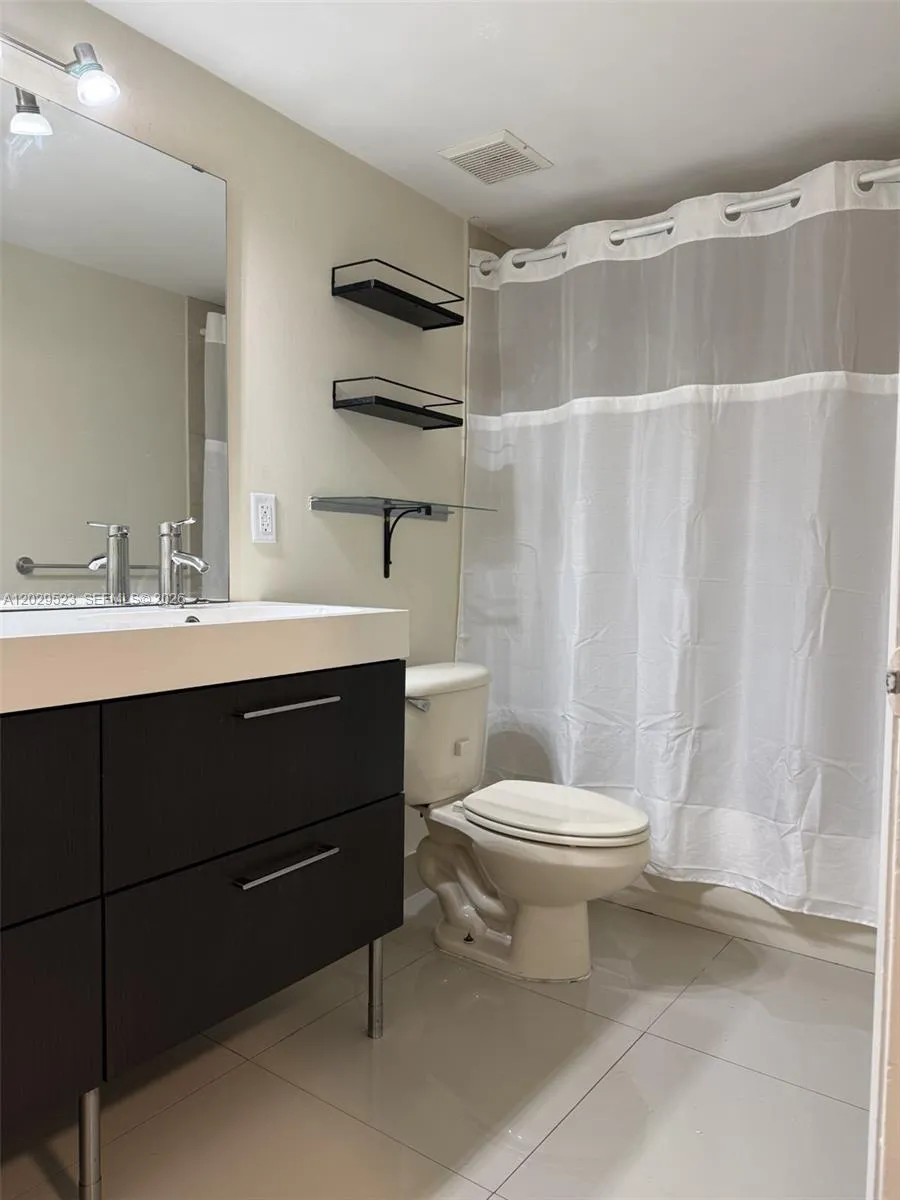 8225 Lake Dr # 107, Doral FL 33166