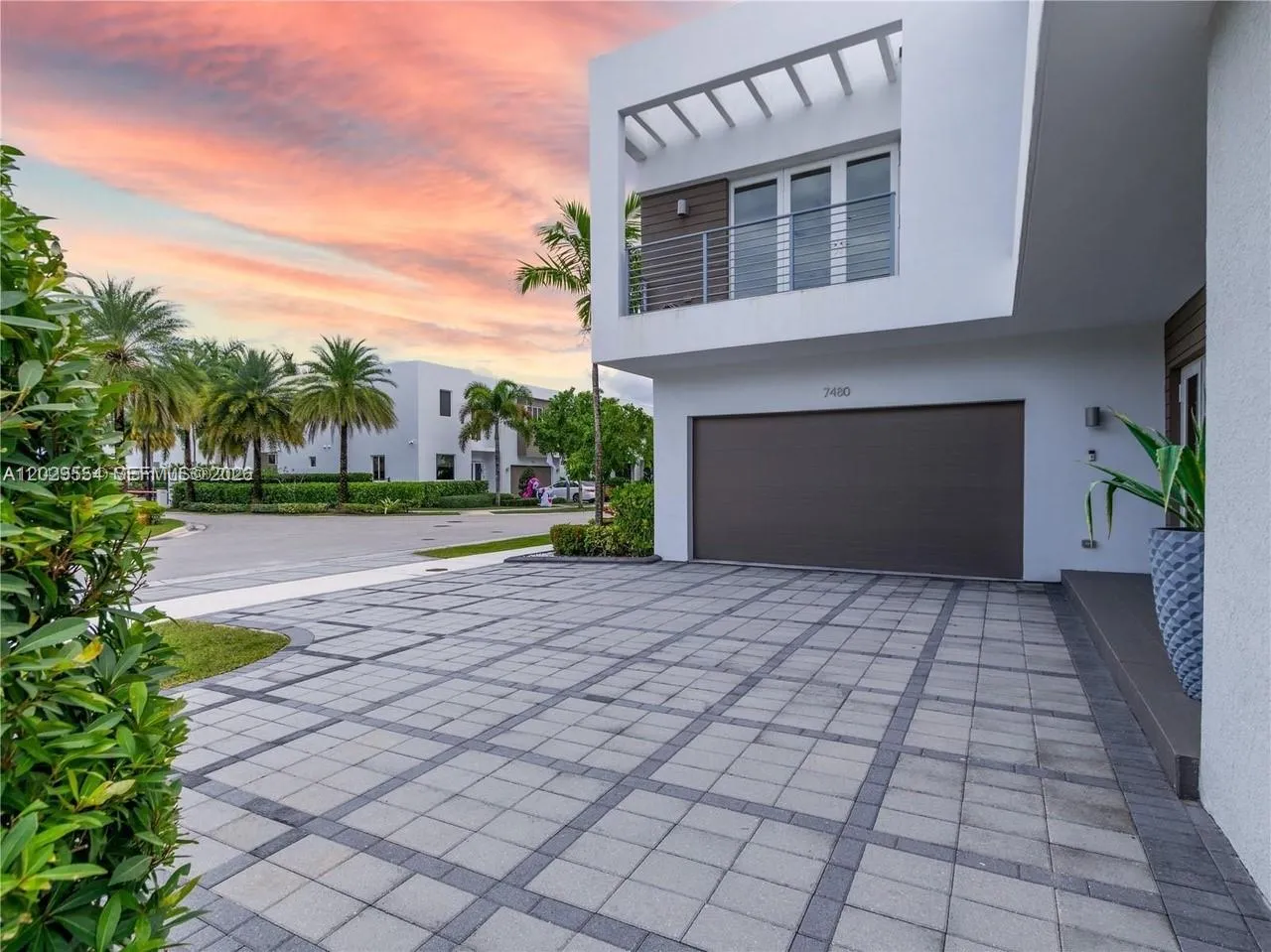 7480 NW 99th Ave, Doral FL 33178