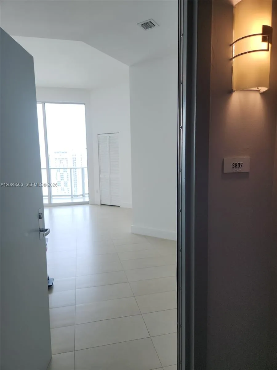 300 S Biscayne Blvd # 3807, Miami FL 33131