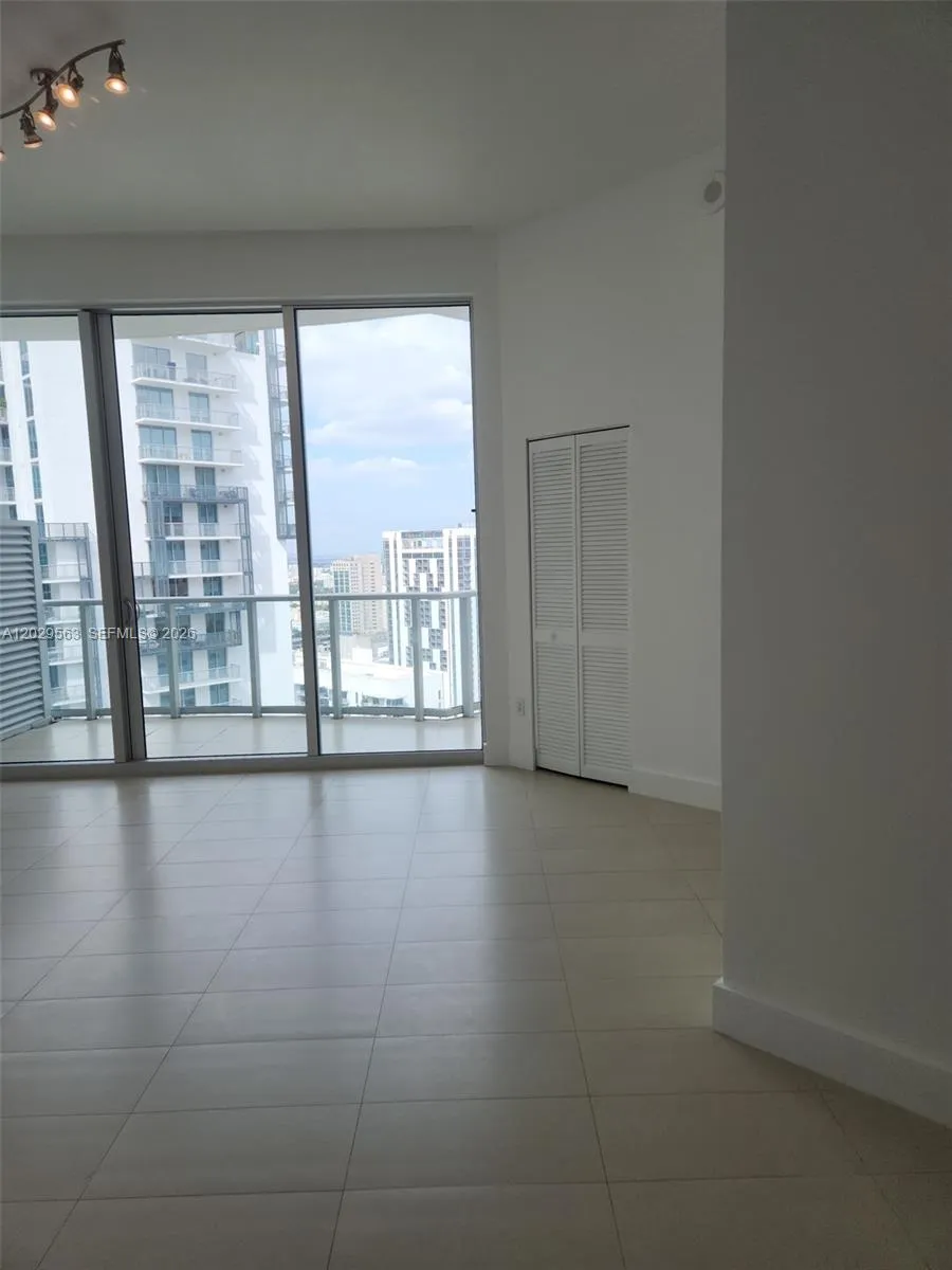300 S Biscayne Blvd # 3807, Miami FL 33131