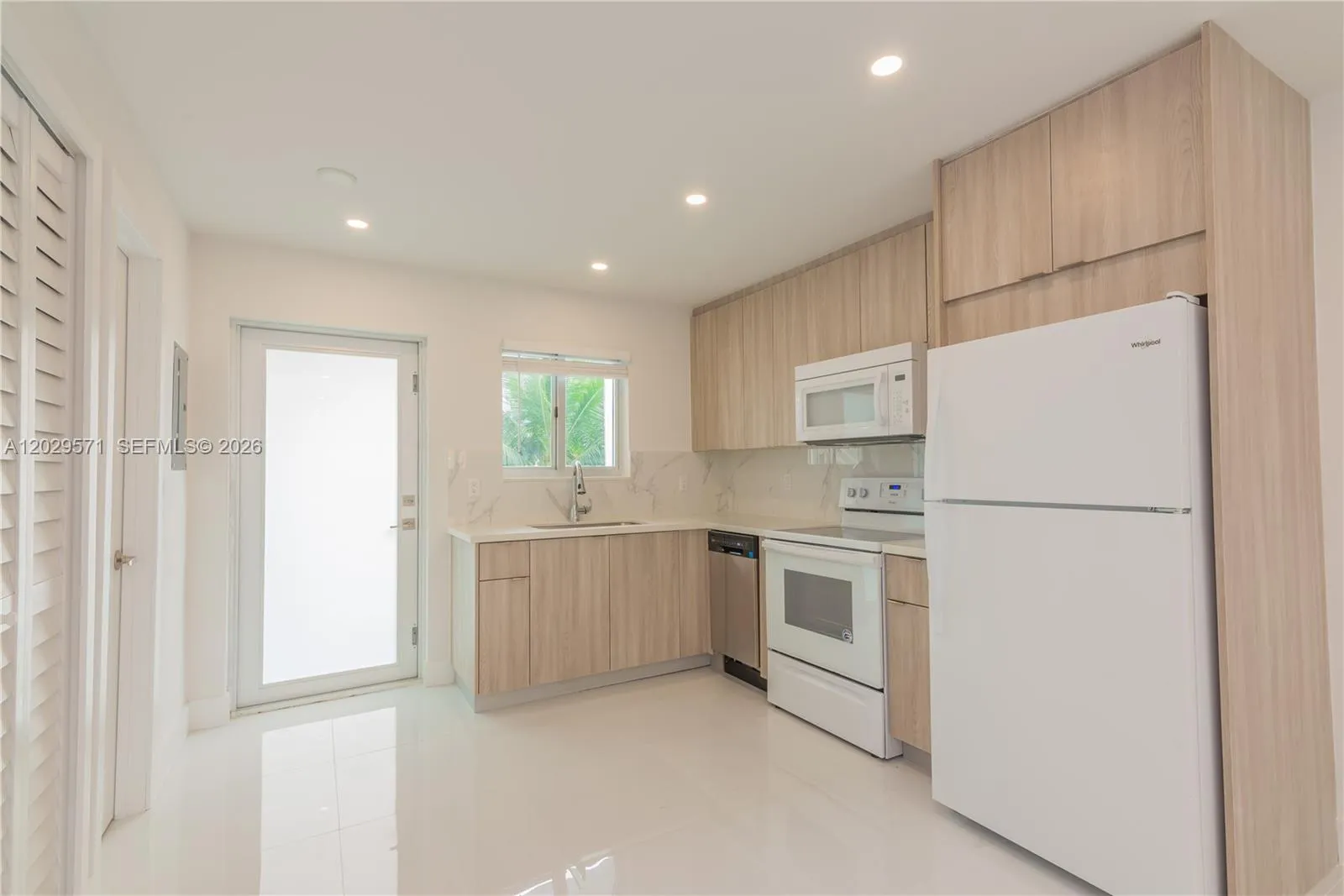 3755 NE 167th St # 6, North Miami Beach FL 33160