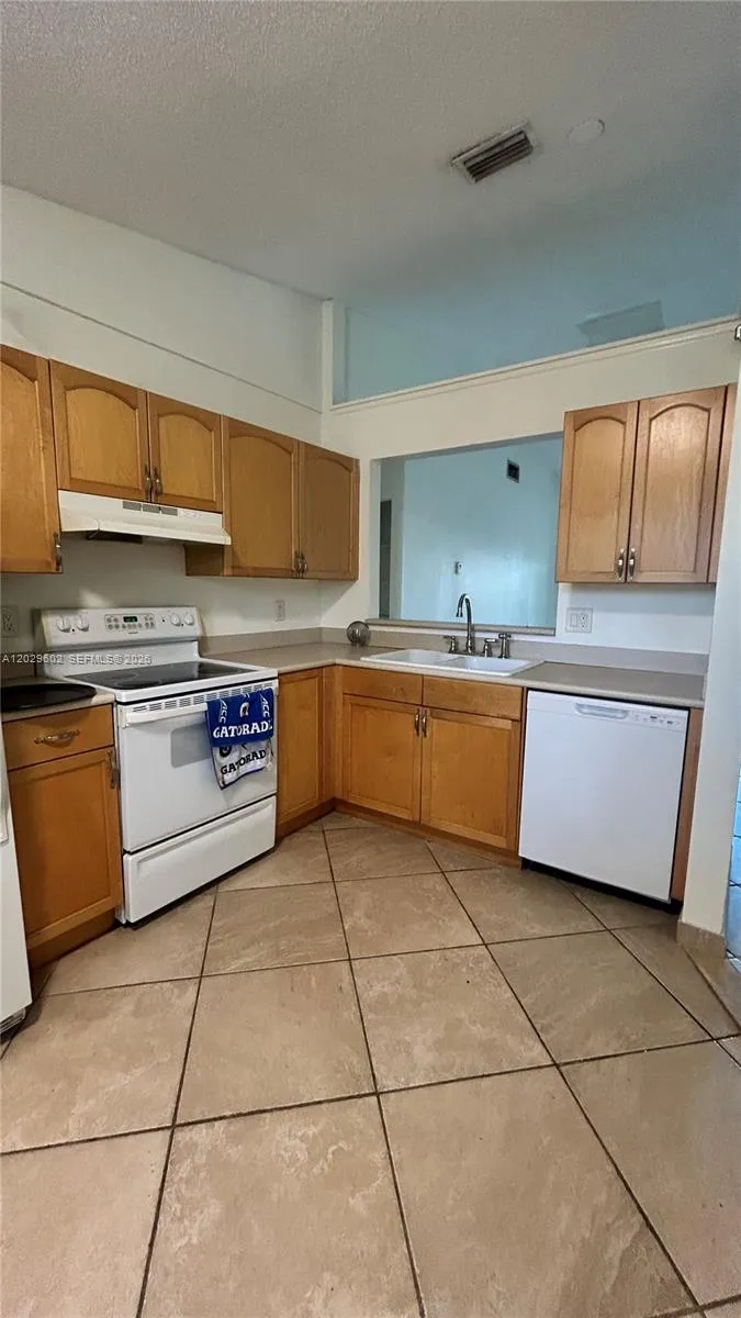 2481 NW 56th Ave # 16, Lauderhill FL 33313