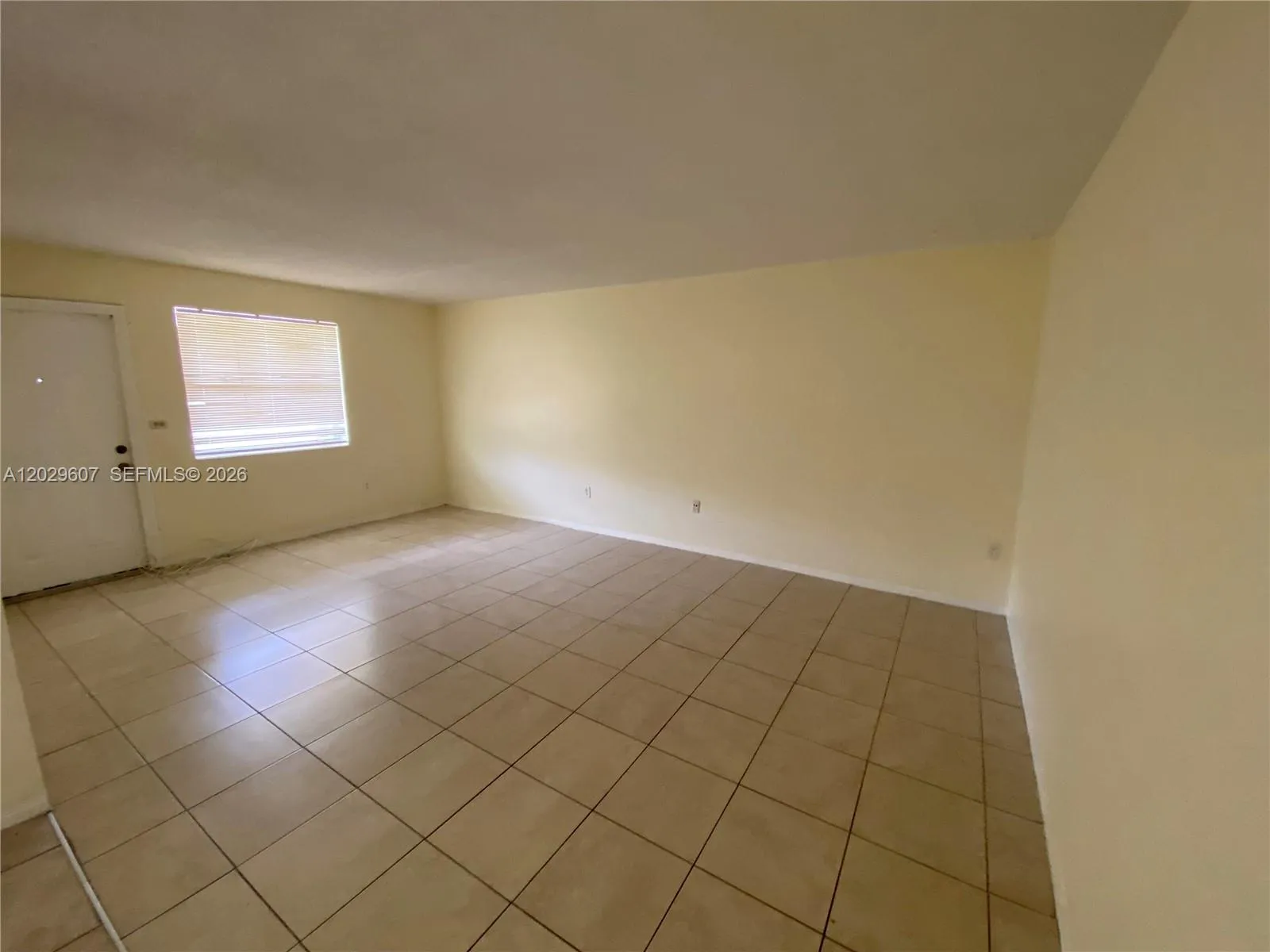 2400 NE 188th St # 2404, Miami FL 33180