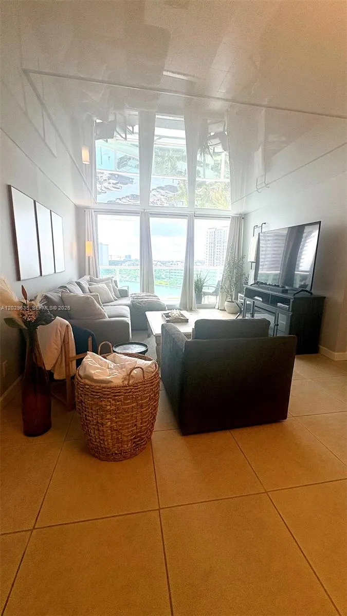 100 Bayview Dr # 703, Sunny Isles Beach FL 33160