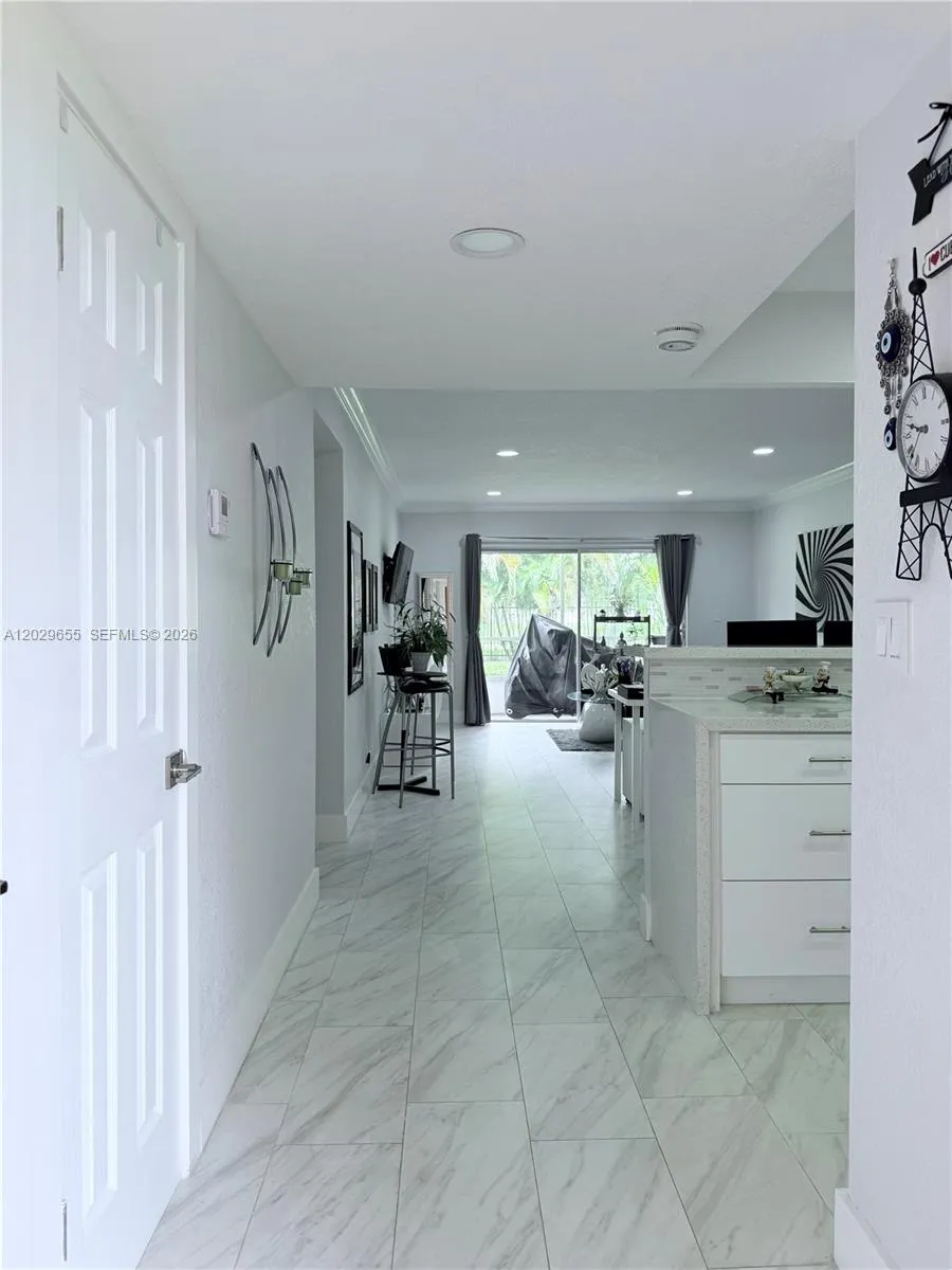 1100 HILLCREST COURT # 111, Hollywood FL 33021