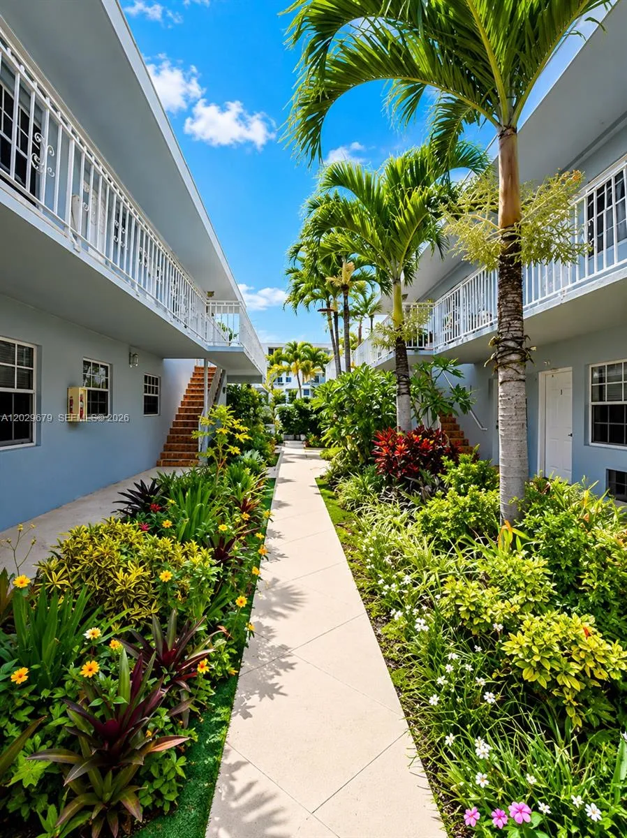 8000 Tatum Waterway Dr # 4, Miami Beach FL 33141