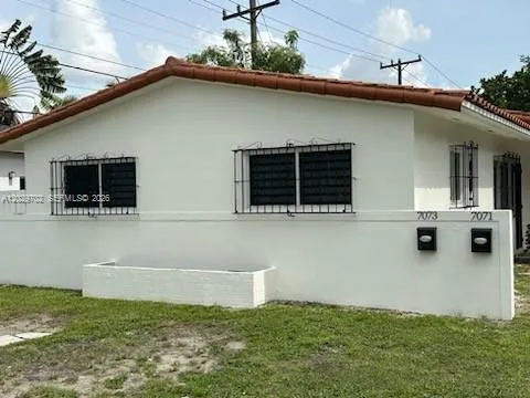 7073 SW 4th St # 1, Miami FL 33144