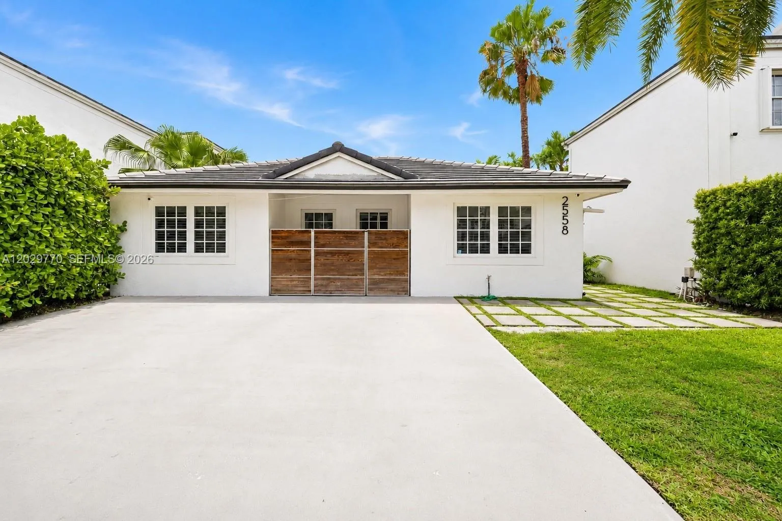 2558 NE 206th Ter, Aventura FL 33180