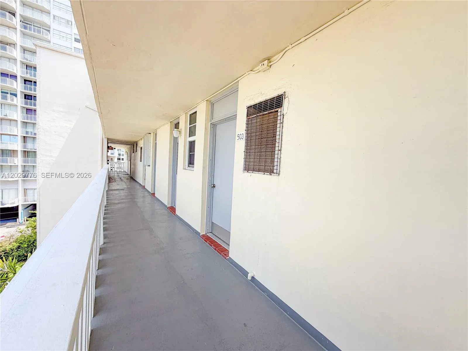 2861 Leonard Dr # F503, Aventura FL 33160