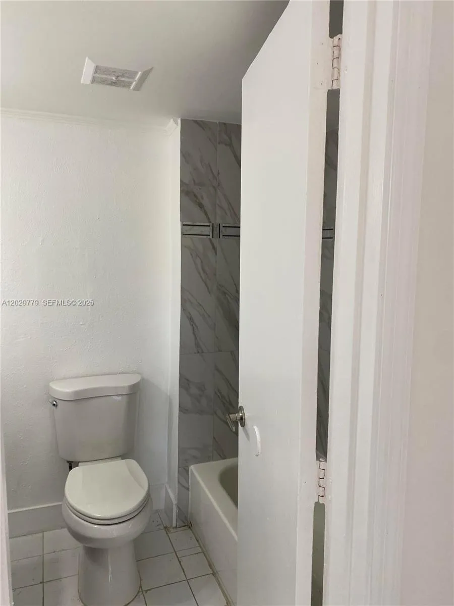 4670 NW 79th Ave # 1H, Doral FL 33166