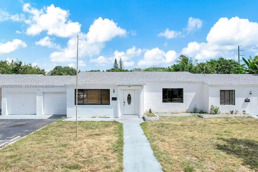 2417 Pierce St, Hollywood FL 33020