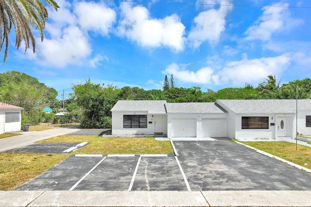 2419 Pierce St, Hollywood FL 33020