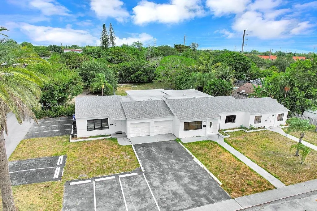 2419 Pierce St, Hollywood FL 33020