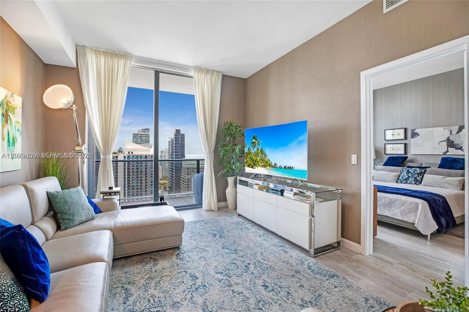45 SW 9th St # 4204, Miami FL 33130