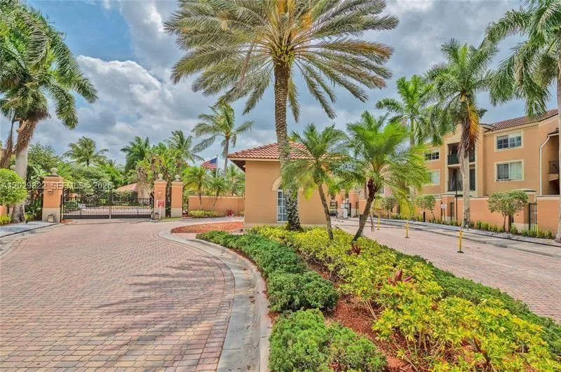 7980 N Nob Hill Rd # 207, Tamarac FL 33321