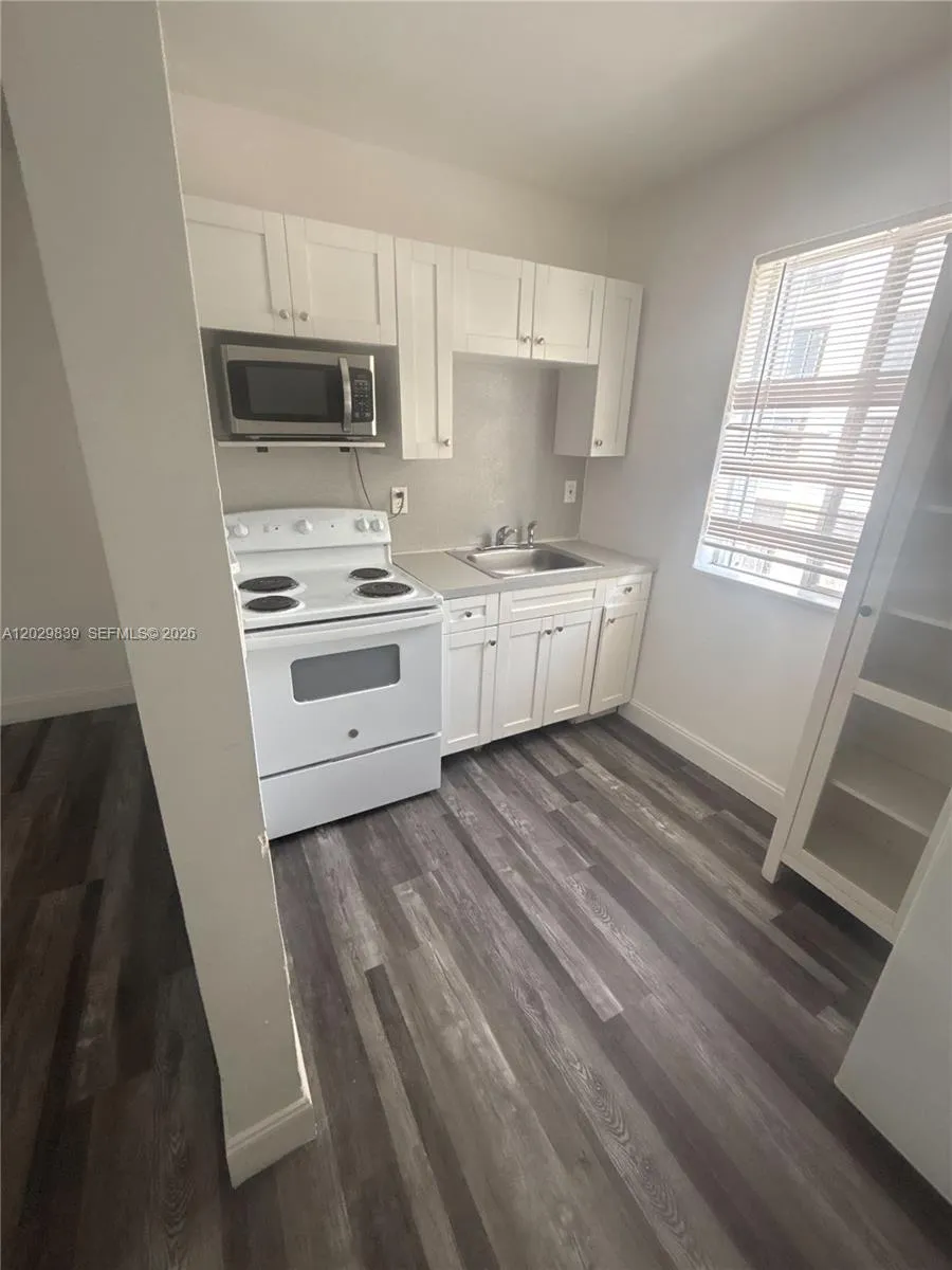 542 NW 8th St # 11, Miami FL 33136
