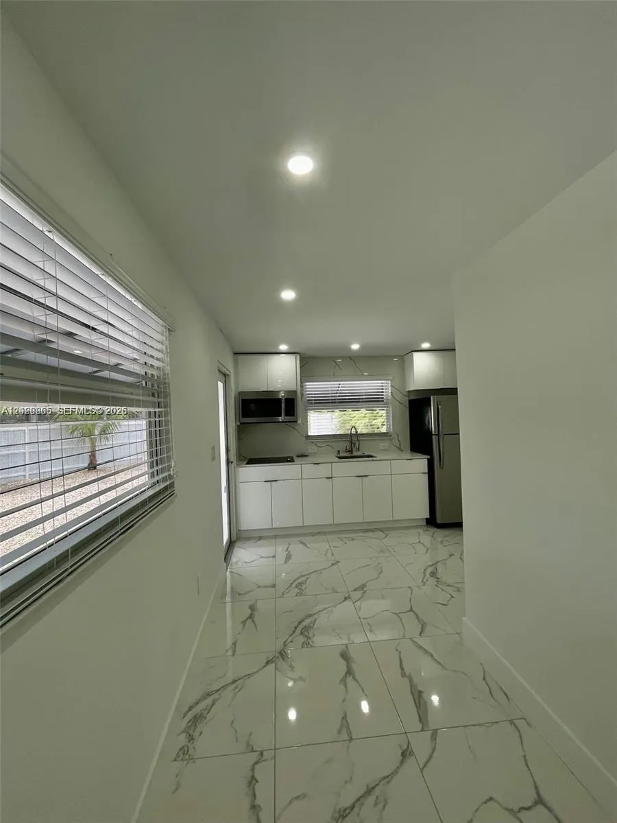 9600 SW 164th St # 1, Miami FL 33157