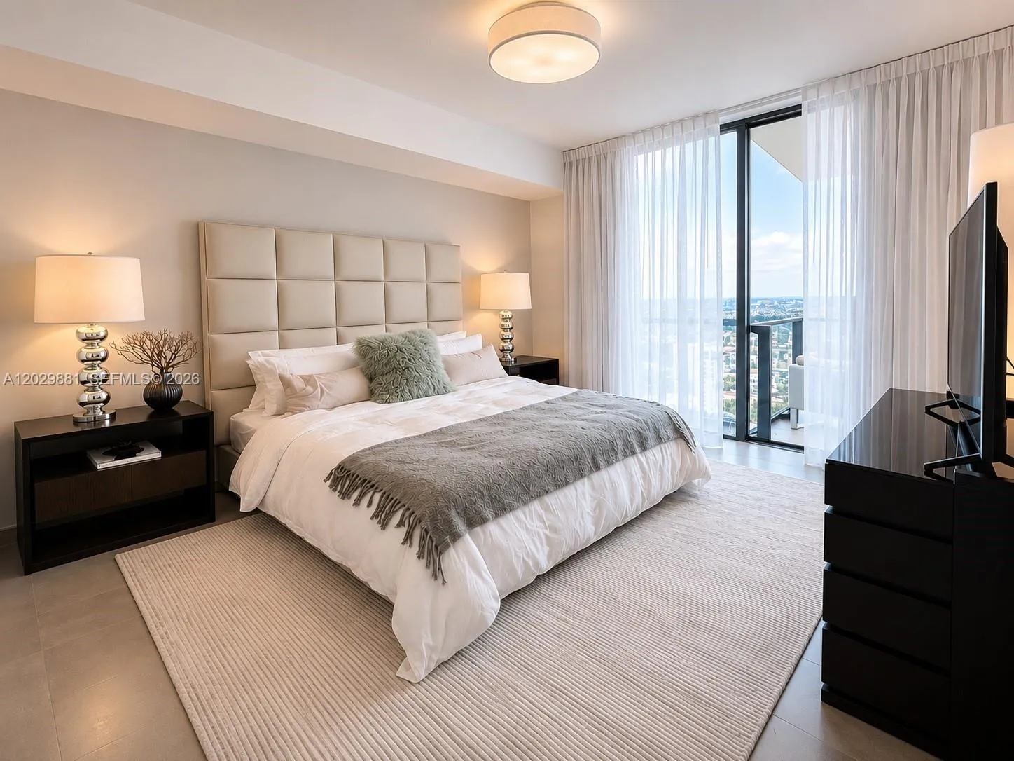 88 SW 7 # 3506, Miami FL 33131