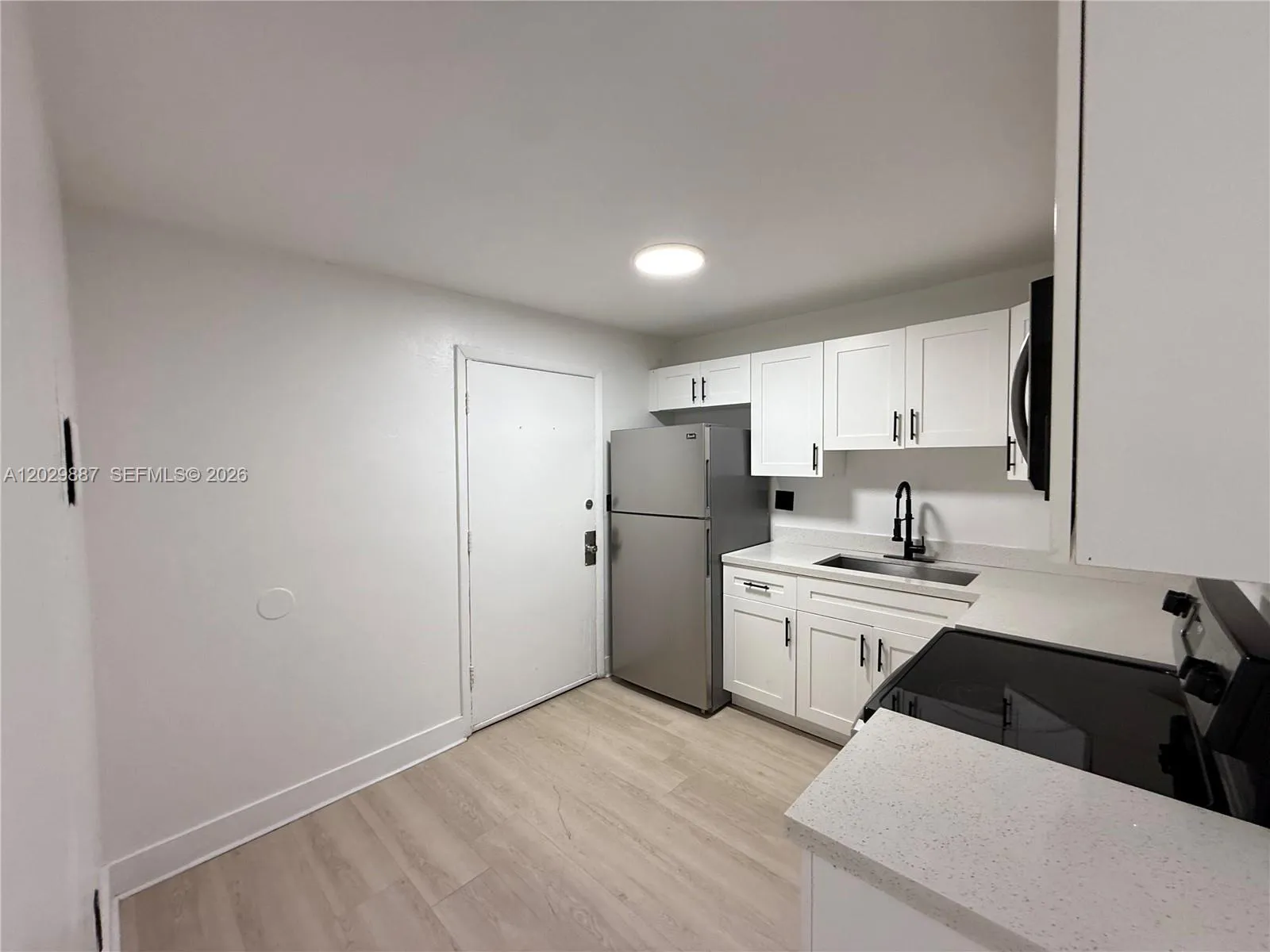 12215 W Dixie Hwy # 304, North Miami FL 33161