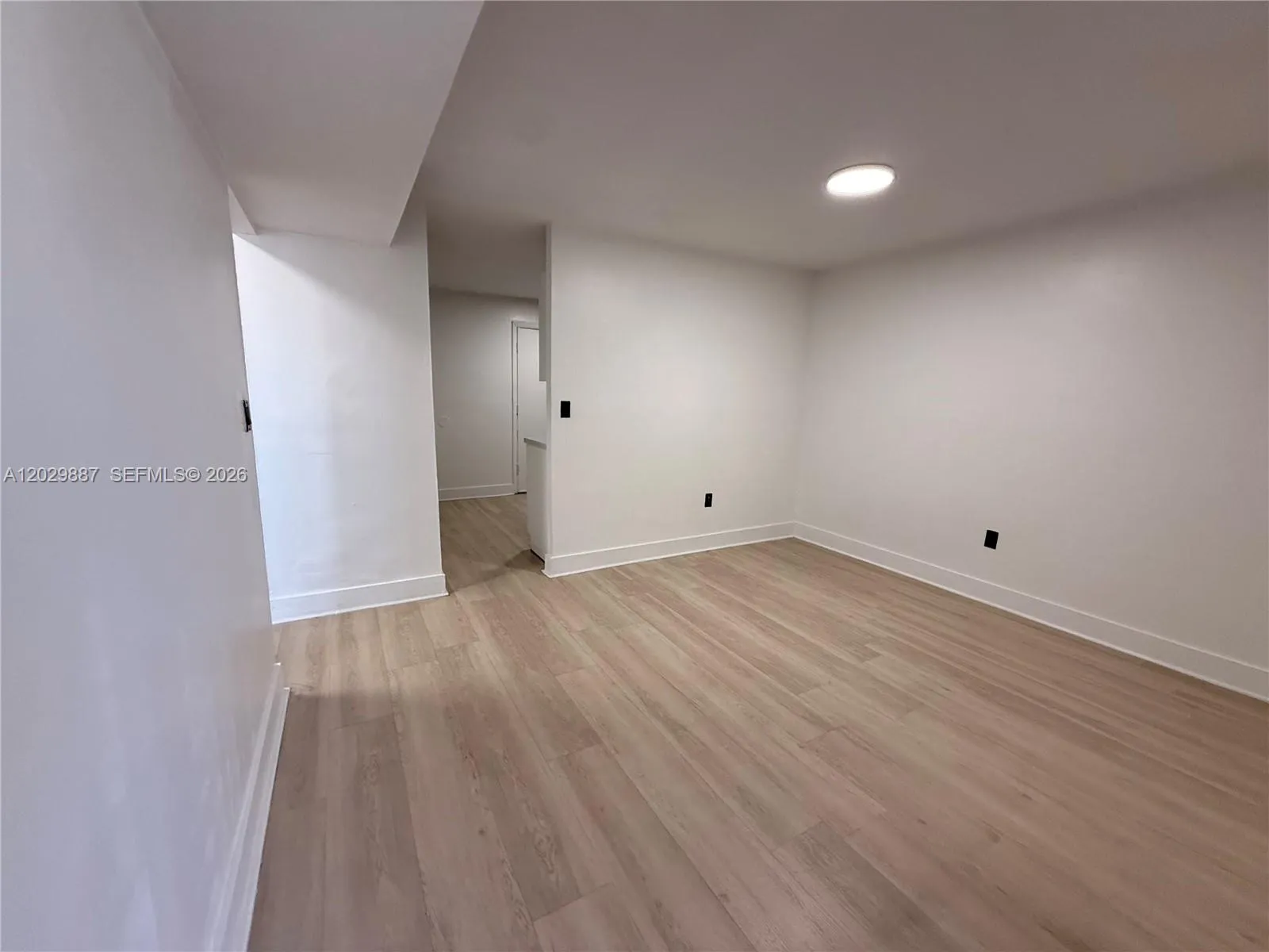 12215 W Dixie Hwy # 304, North Miami FL 33161