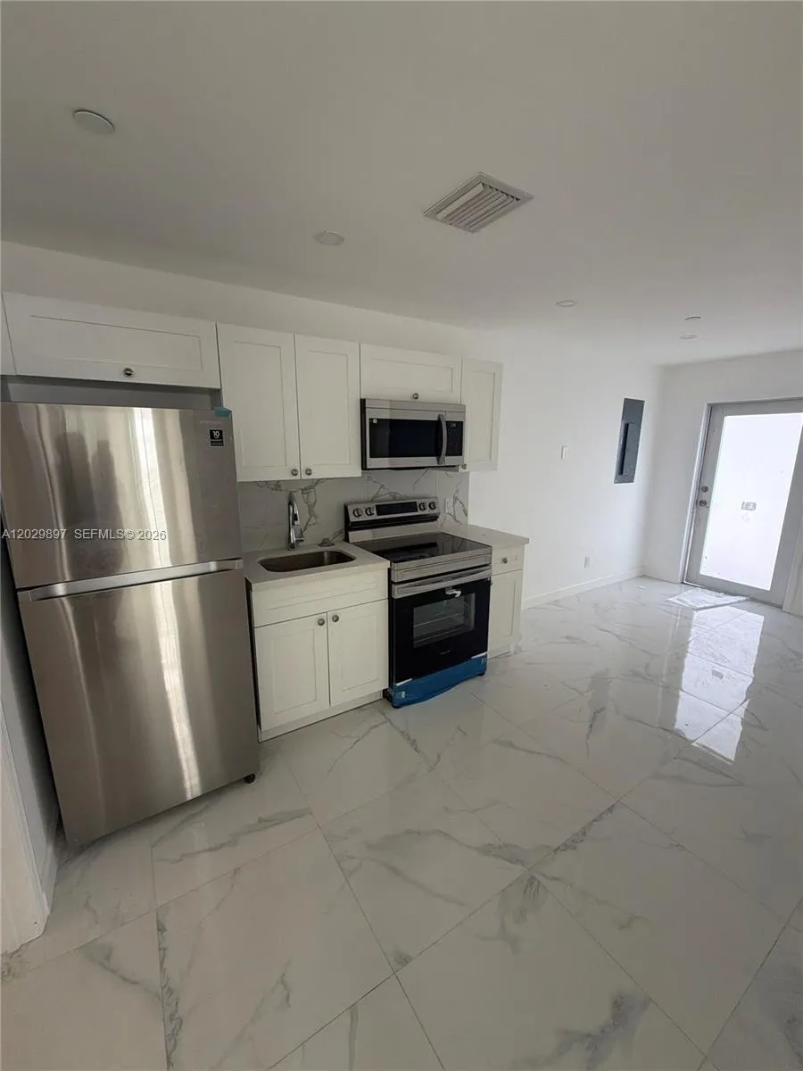 729 SW 3rd St # 4, Miami FL 33130