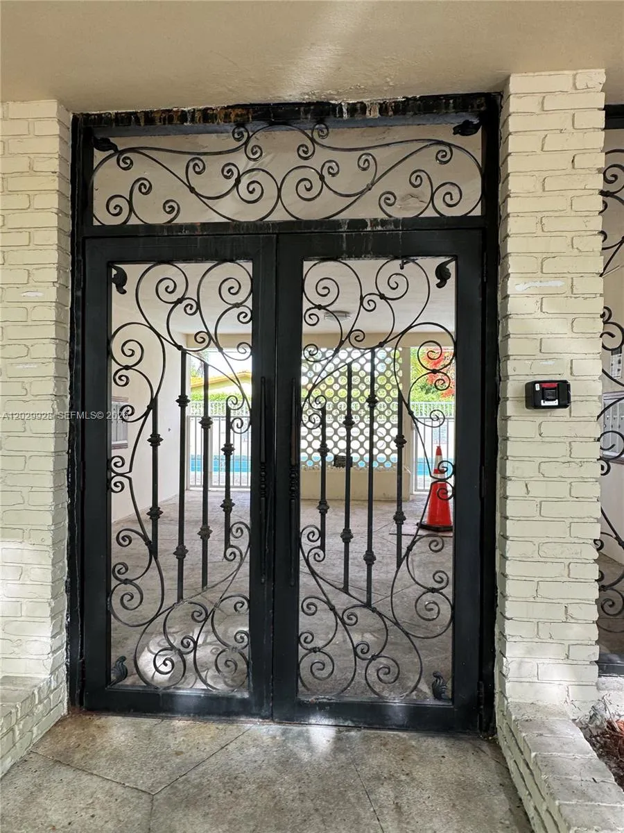 1014 Salzedo St # 210, Coral Gables FL 33134