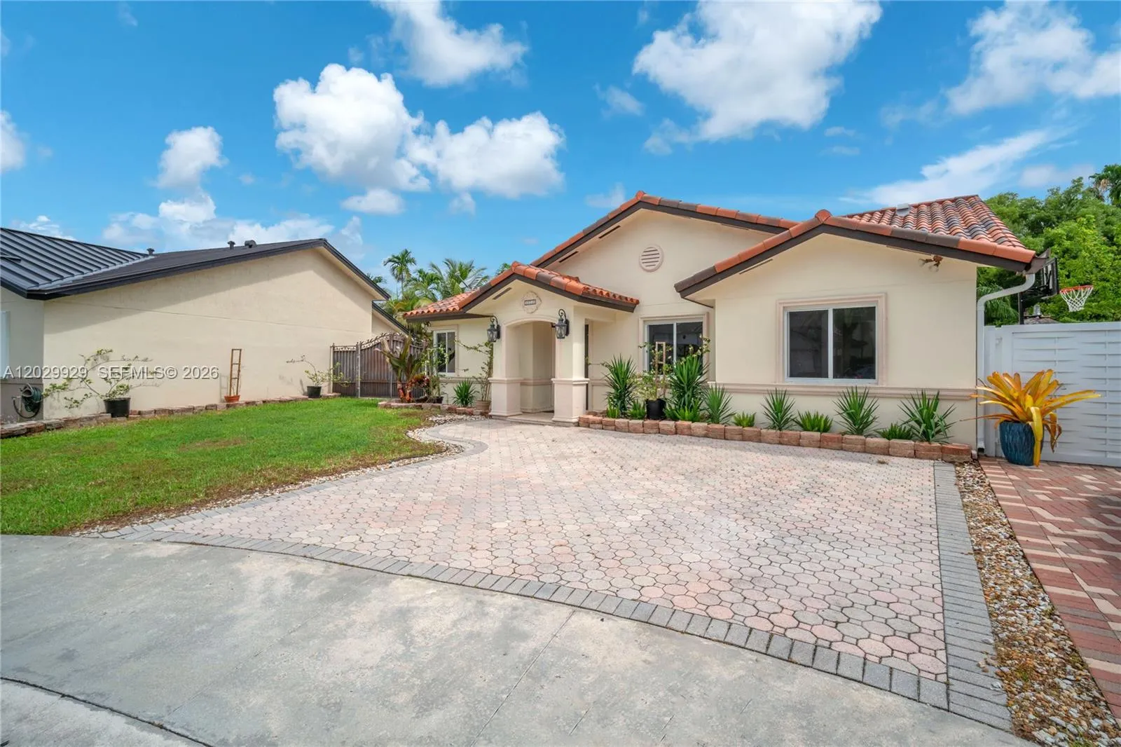 15715 SW 76th Ter, Miami FL 33193