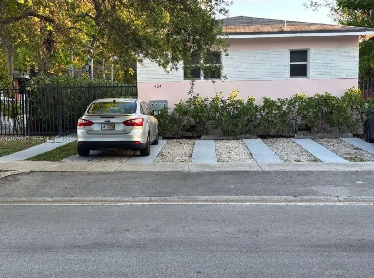 424 NE 64th St # 2, Miami FL 33138