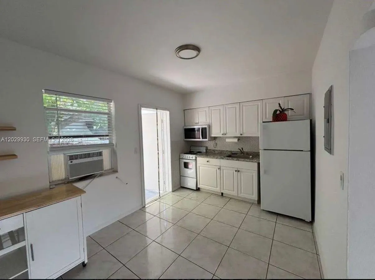 424 NE 64th St # 2, Miami FL 33138