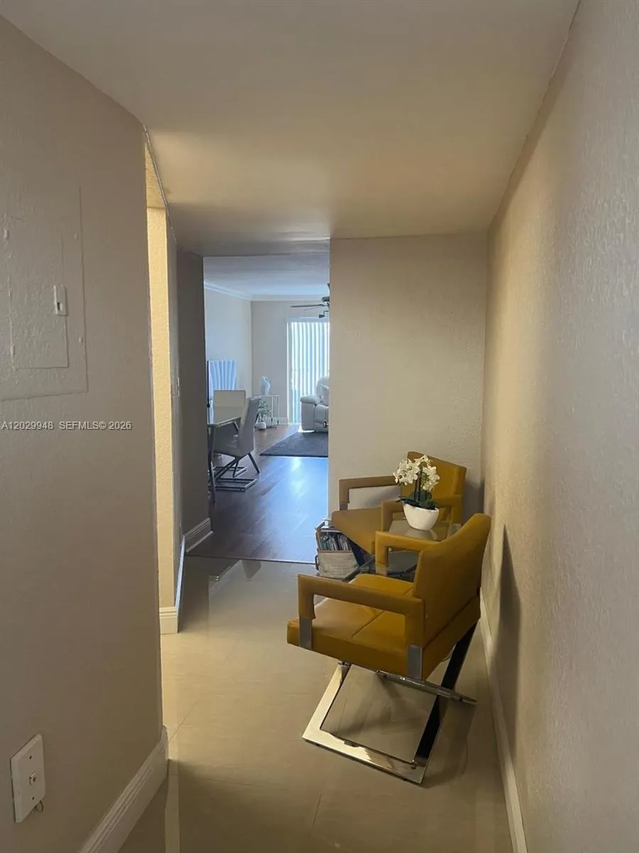 240 W 68th St # 202, Hialeah FL 33014