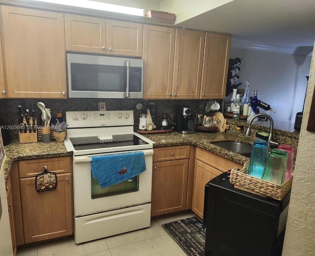 240 W 68th St # 202, Hialeah FL 33014